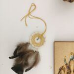 Parure Nomade curry et écru avec plumes de dindon