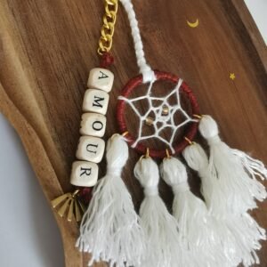Porte-clé Votum Compagnon Nomade avec perles en bois mot Amour et pompons blancs.