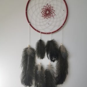 Attrape-rêves zen Souffle Pulsant de 25 cm avec tissage étoile rouge et grandes plumes d'autruche.